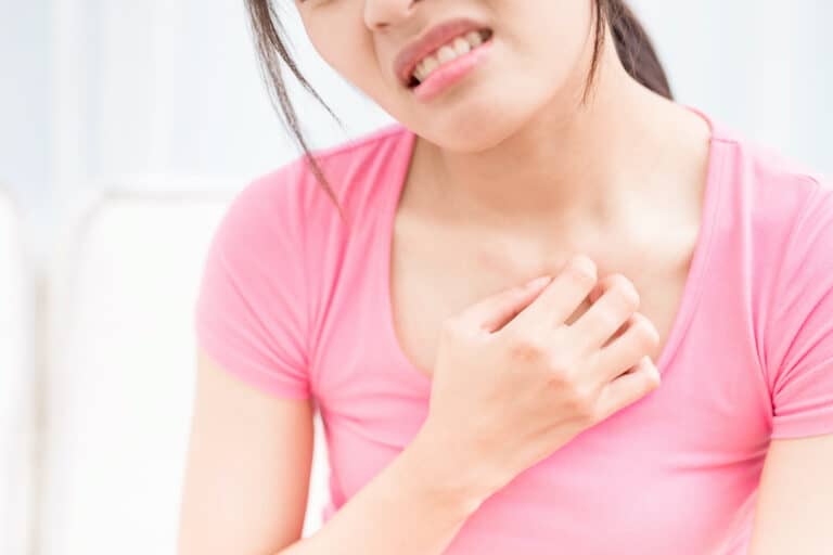 do-shingles-feel-itchy-movmou